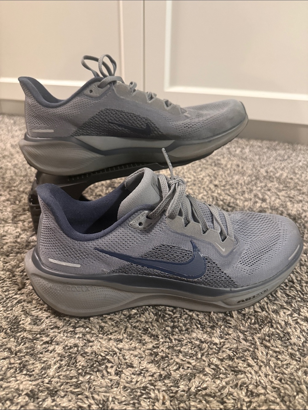 Nike Men’s Athletic Shoes Gray and Navy Running Sneakers